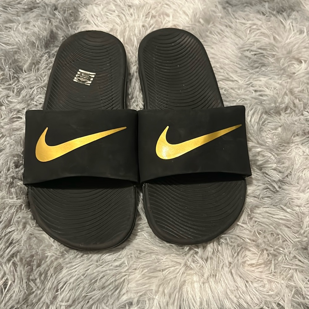 Nike slides